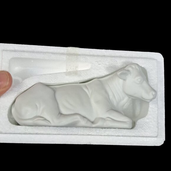 Avon Nativity Collectibles the Cow Porcelain Figurine 1987 in Box - Picture 3 of 5